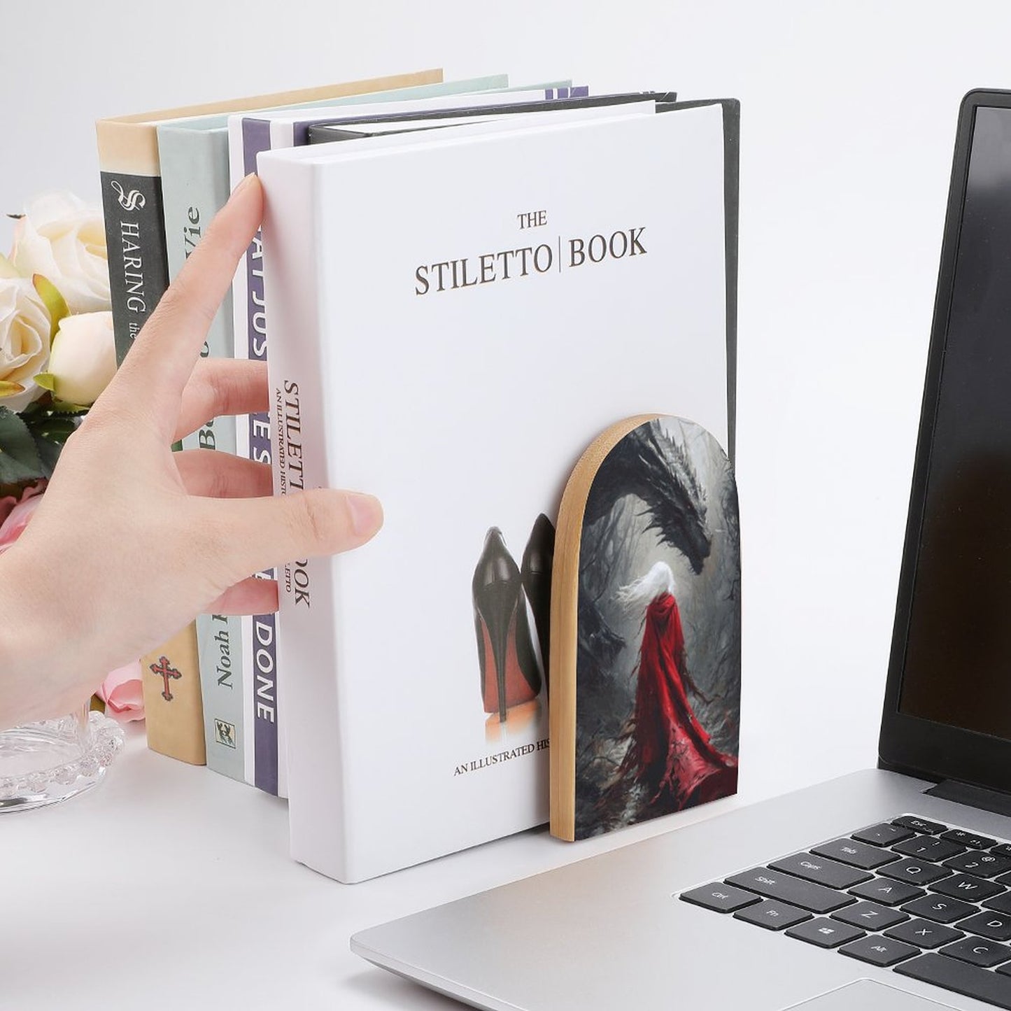 Throne of Glass Fantasy Wood Bookends: Featuring ACOTAR and Aelin themes