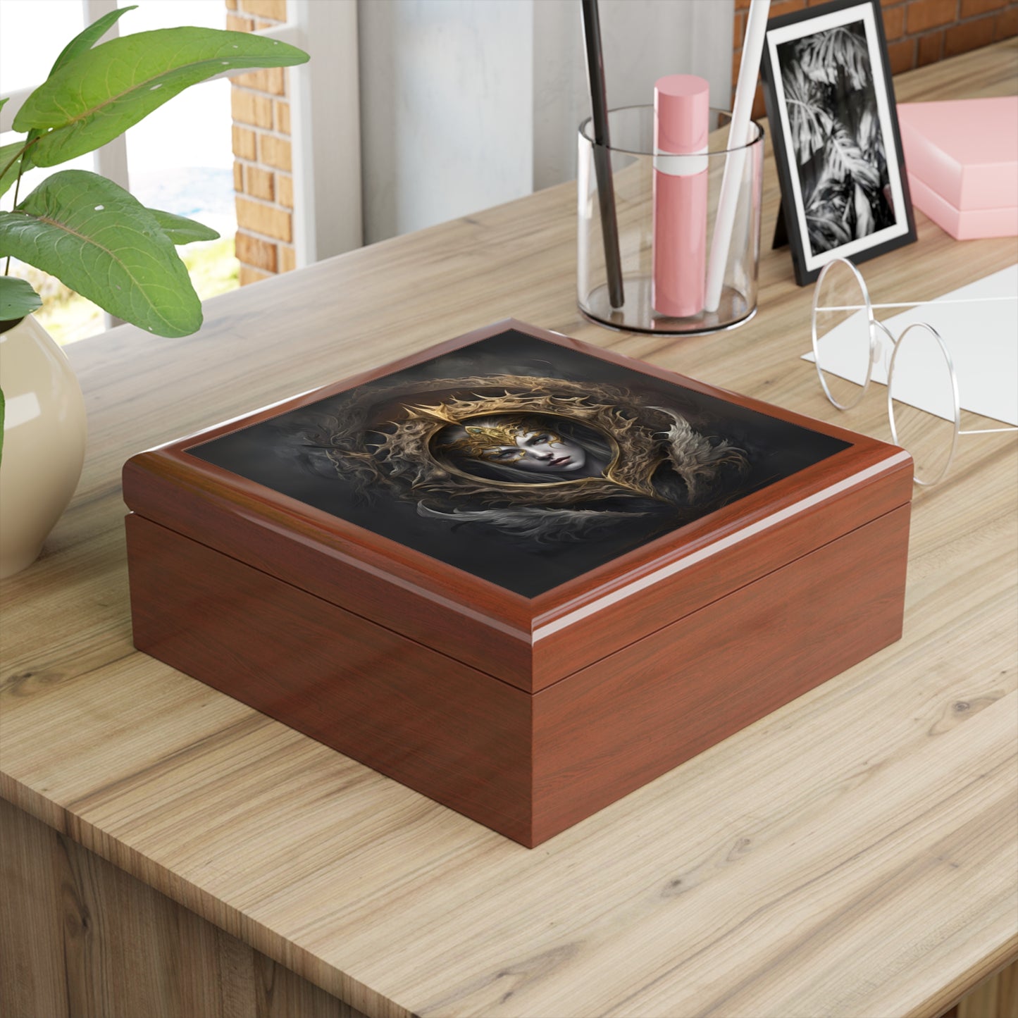 Elden Ring Queen Jewelry Box: Glossy Gamer Stash Box