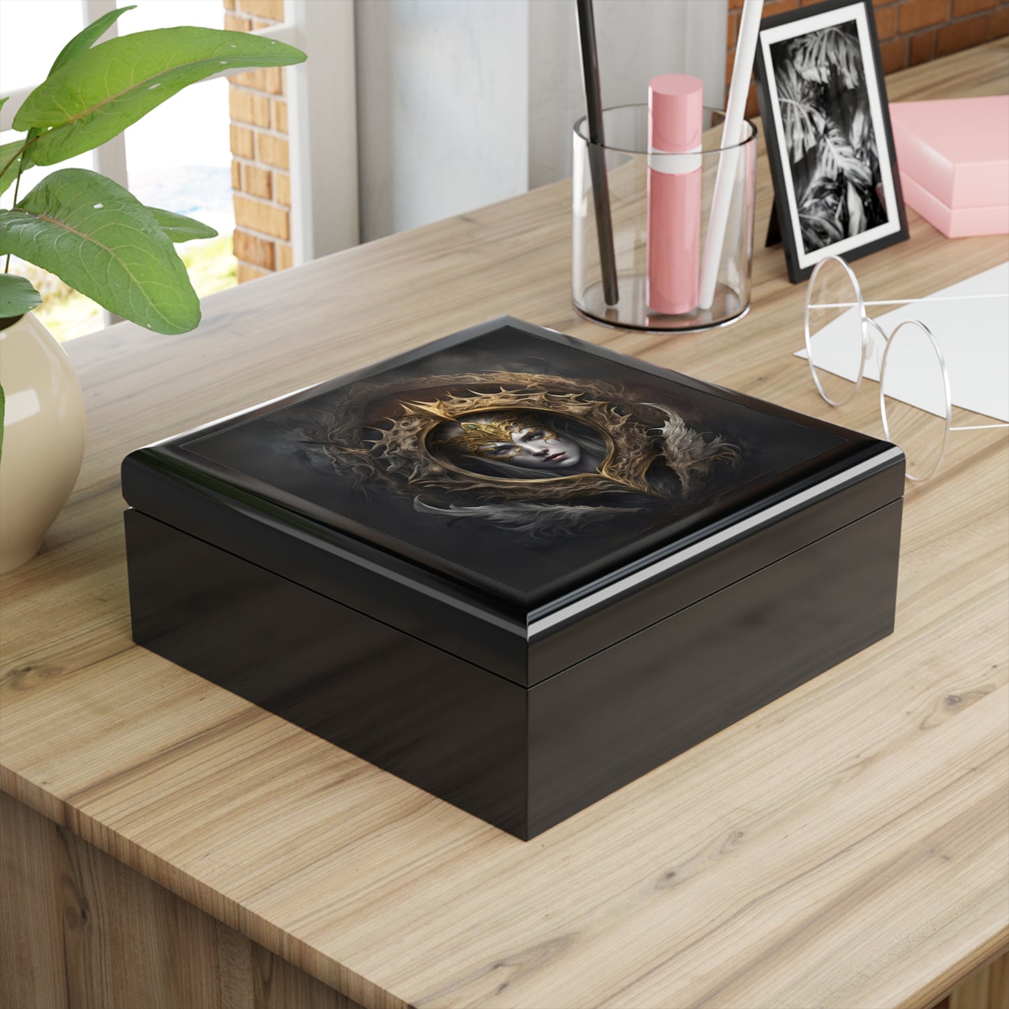 Elden Ring Queen Jewelry Box: Glossy Gamer Stash Box