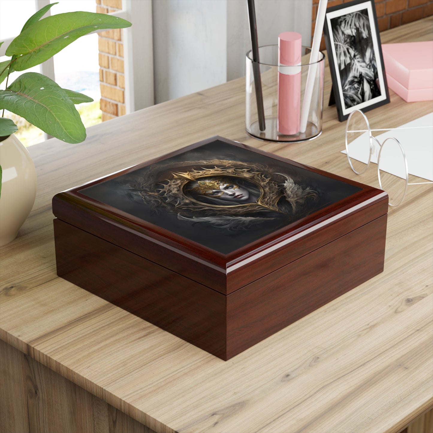 Elden Ring Queen Jewelry Box: Glossy Gamer Stash Box